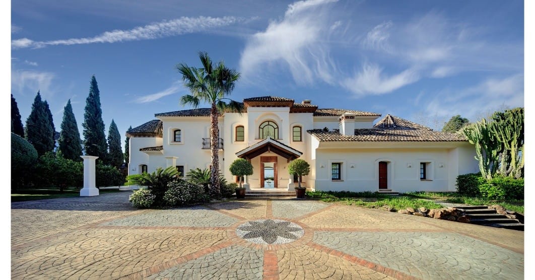 Post 6 by Panorama Properties Marbella on Instagram (carousel)