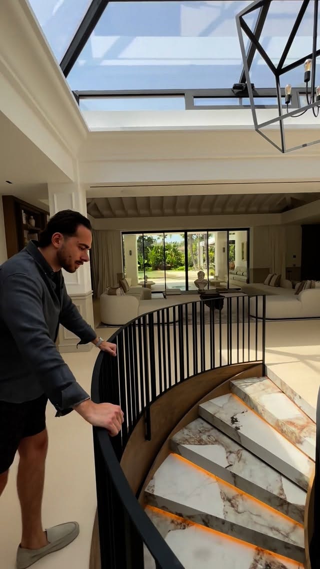 Post 8 by Richard Miensky on Instagram (video)