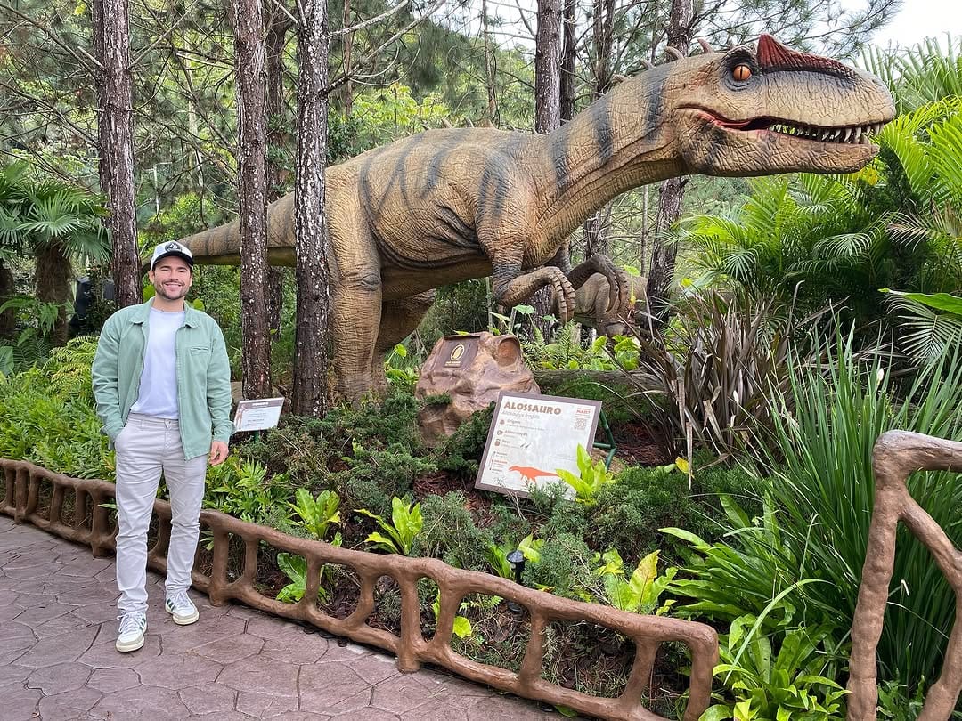 Post 8 by And Silva on Instagram (carousel)