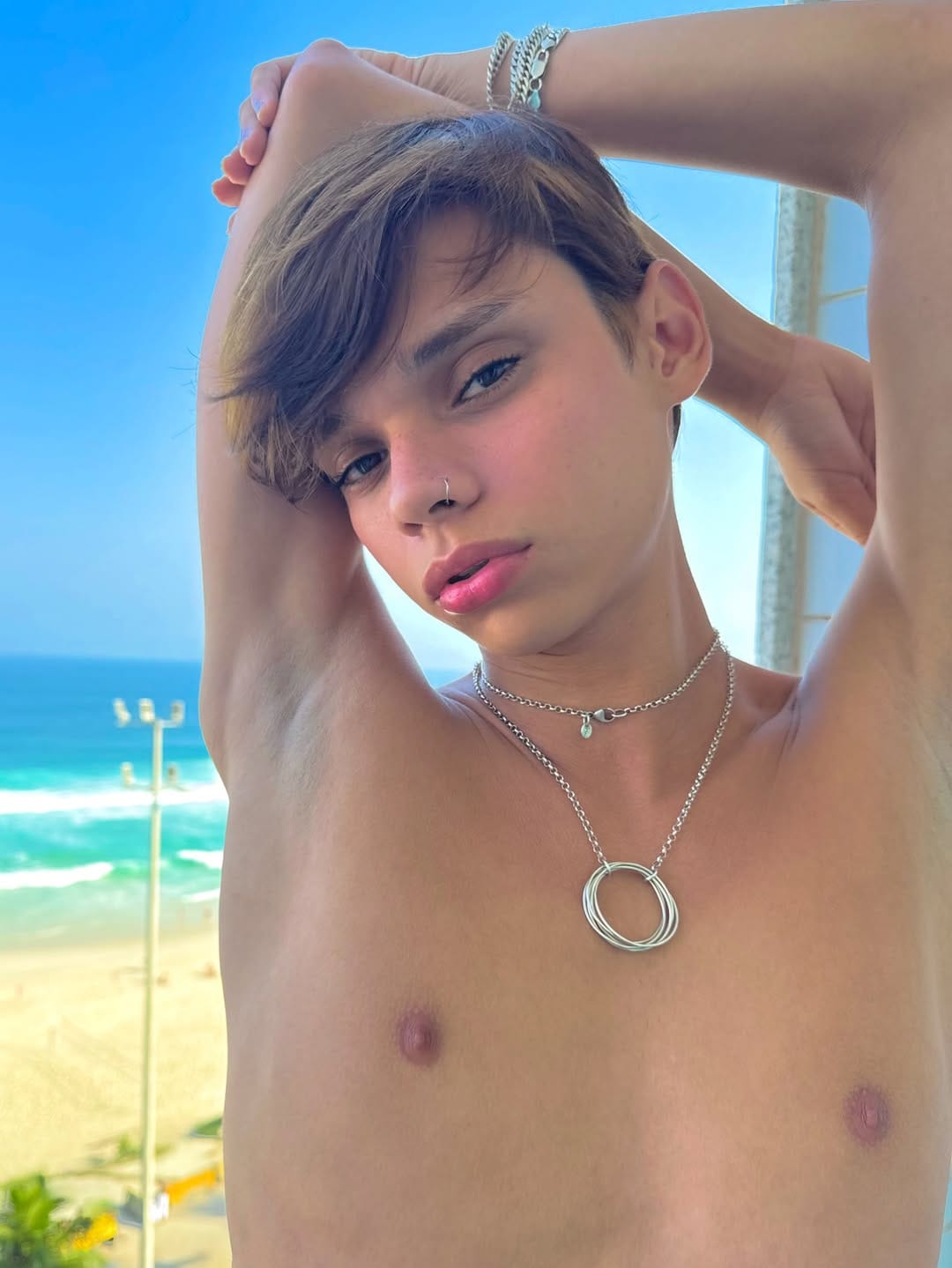 Post 8 by henri medina on Instagram (carousel)