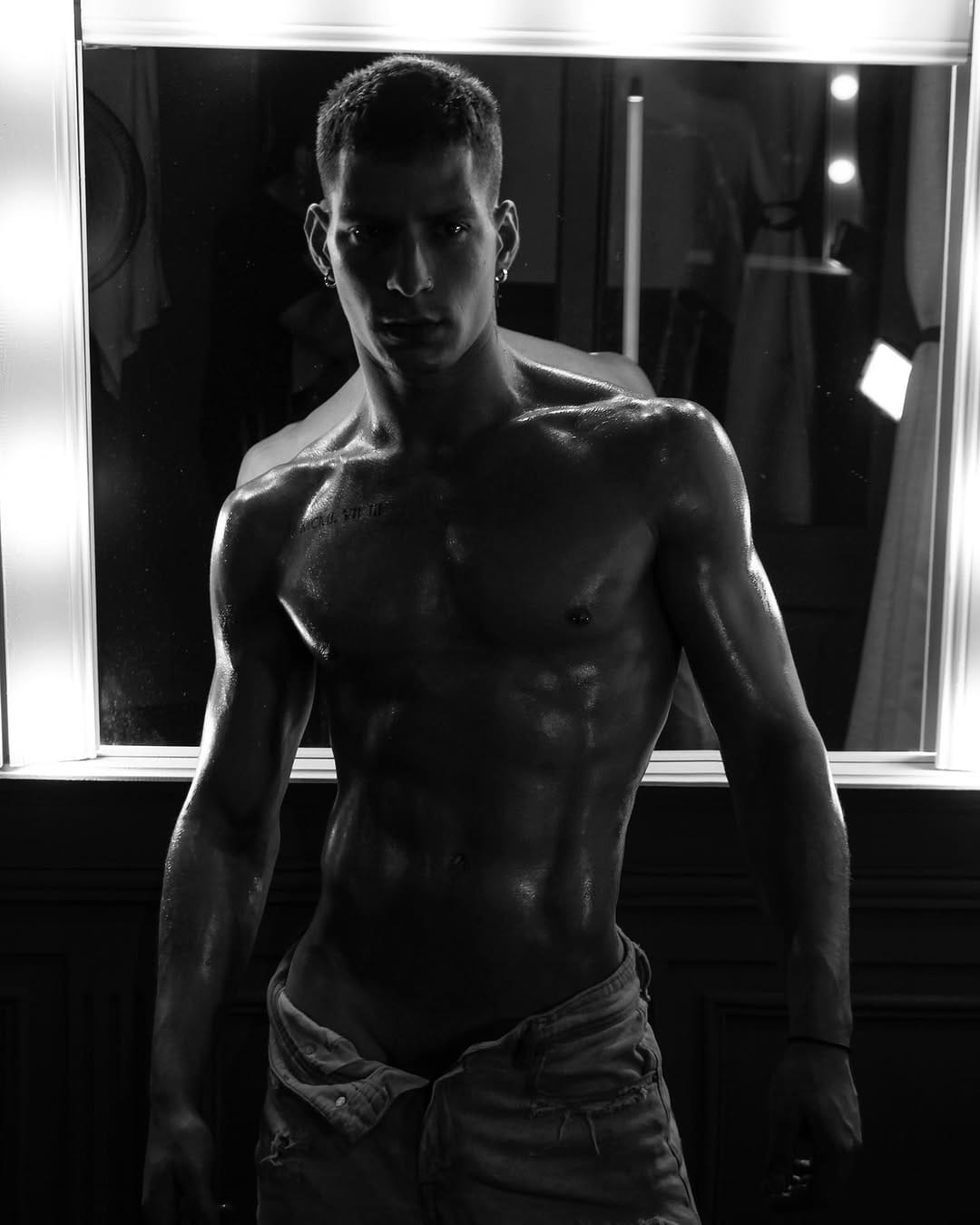 Post 6 by SALVADOR   MARTIN on Instagram (image)