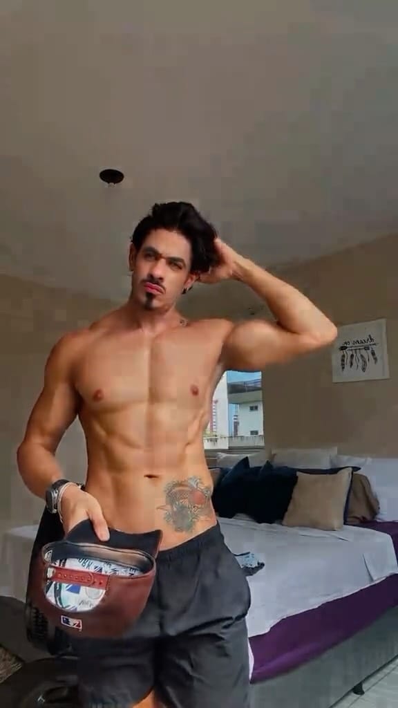 Post 4 by Richard & Eduardo on Instagram (video)