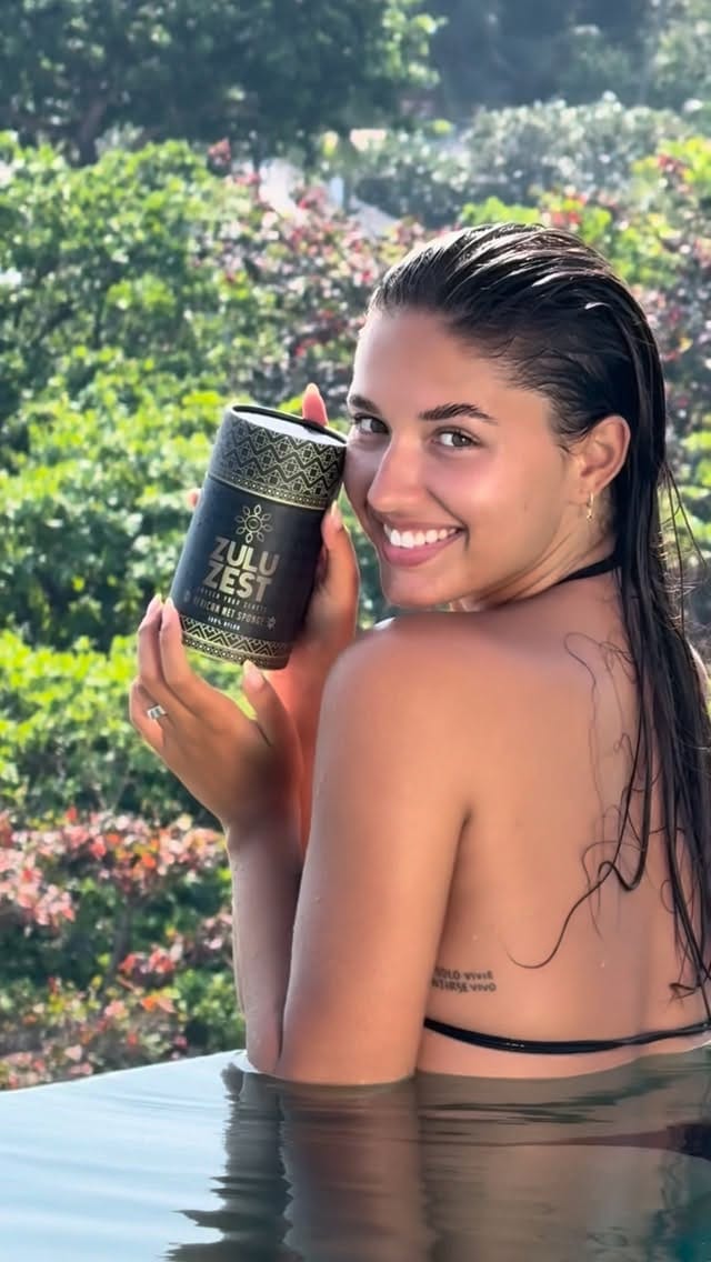 Post 6 by Camila Freitas on Instagram (video)
