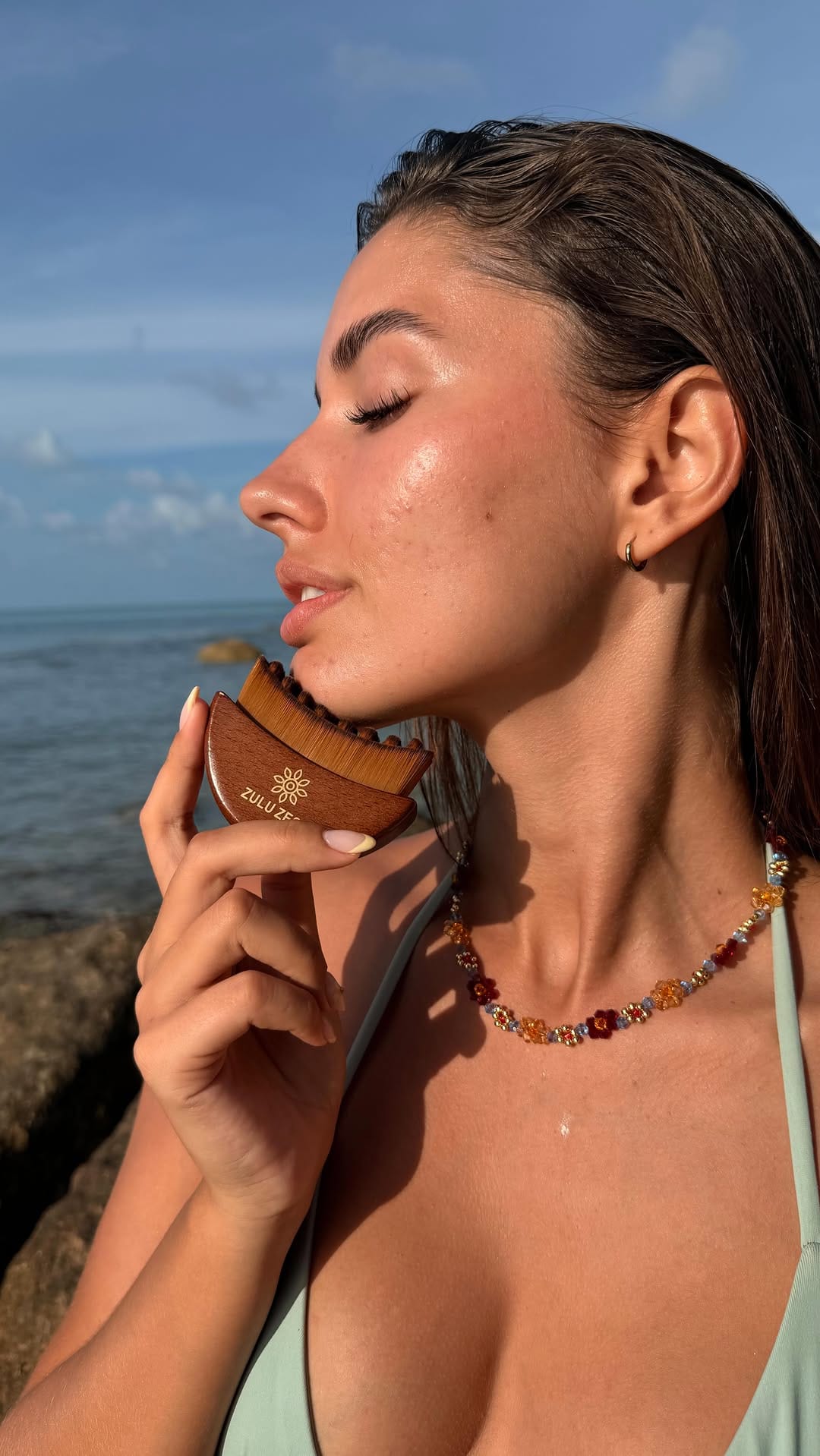 Post 7 by Camila Freitas on Instagram (video)