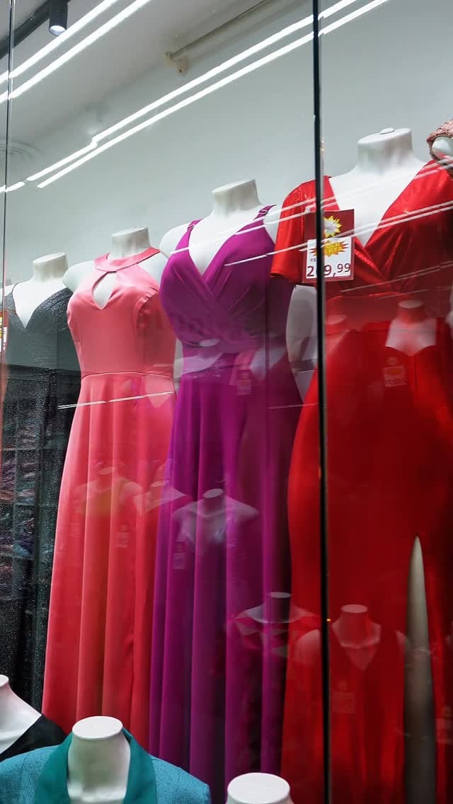Post 8 by Loja Munira | Moda e Vestuário on Instagram (video)