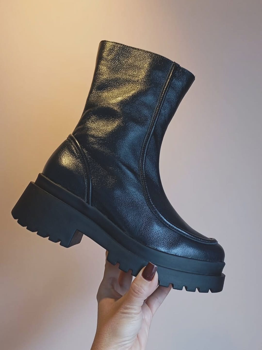 Post 7 by Franciele Belo Shoes (loja de sapatos) on Instagram (image)