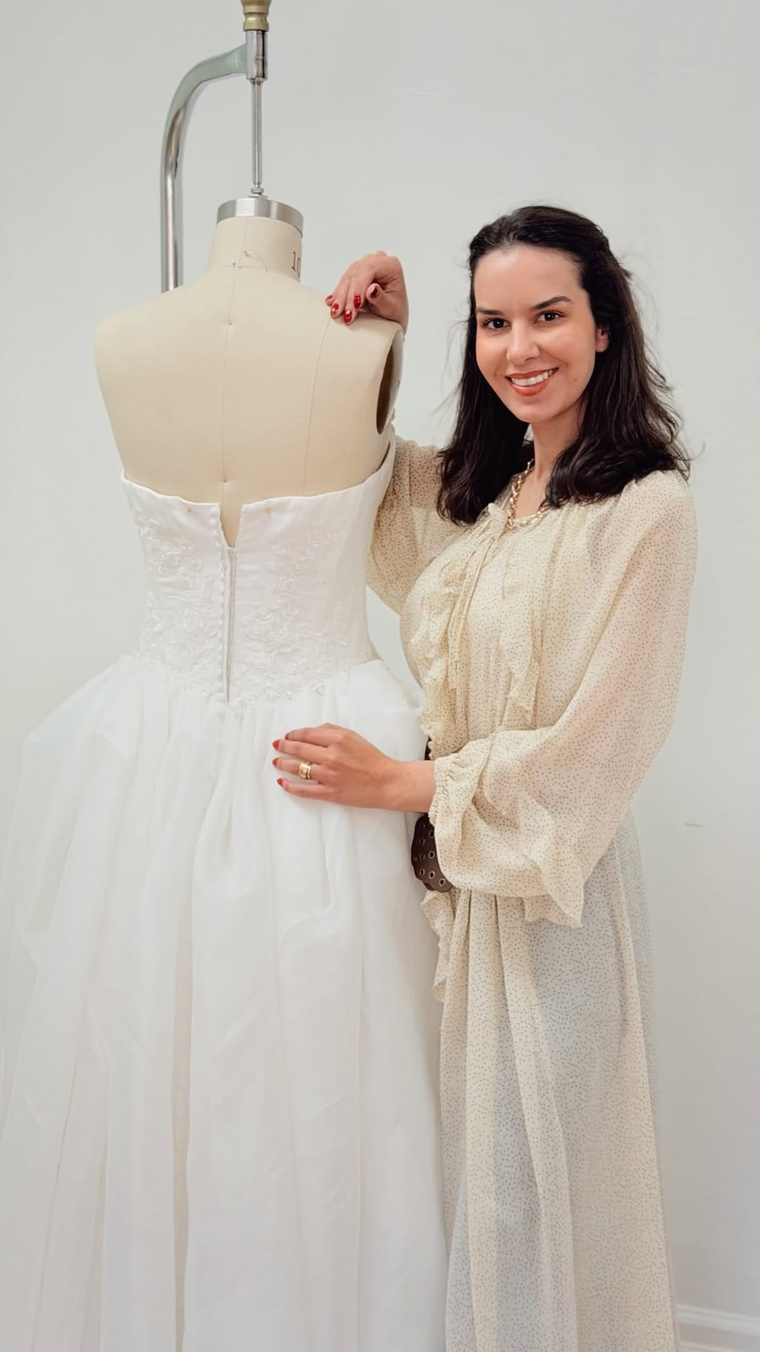 Post 10 by Laís Martins | Bridal Designer • Boston • NY on Instagram (video)