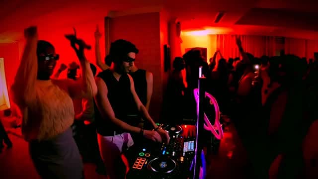 Post 5 by Crisado on Instagram (video)