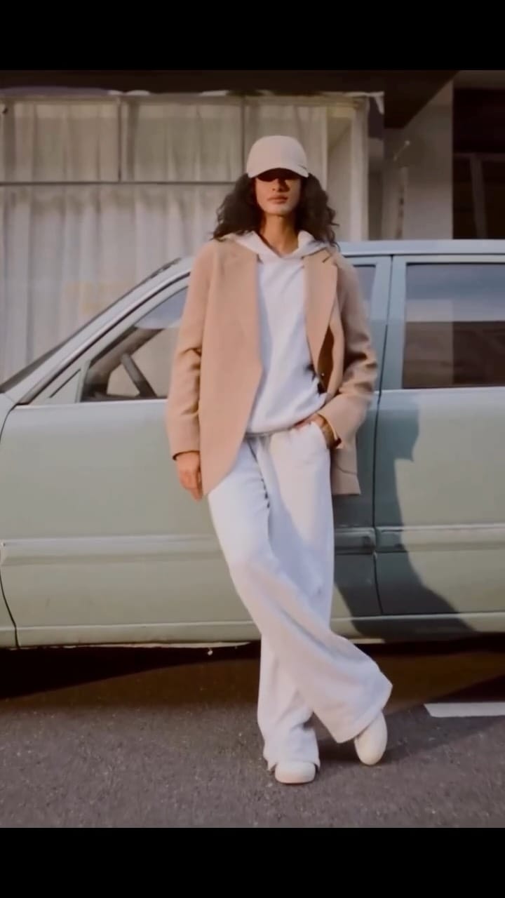 Post 4 by Larissa on Instagram (video)