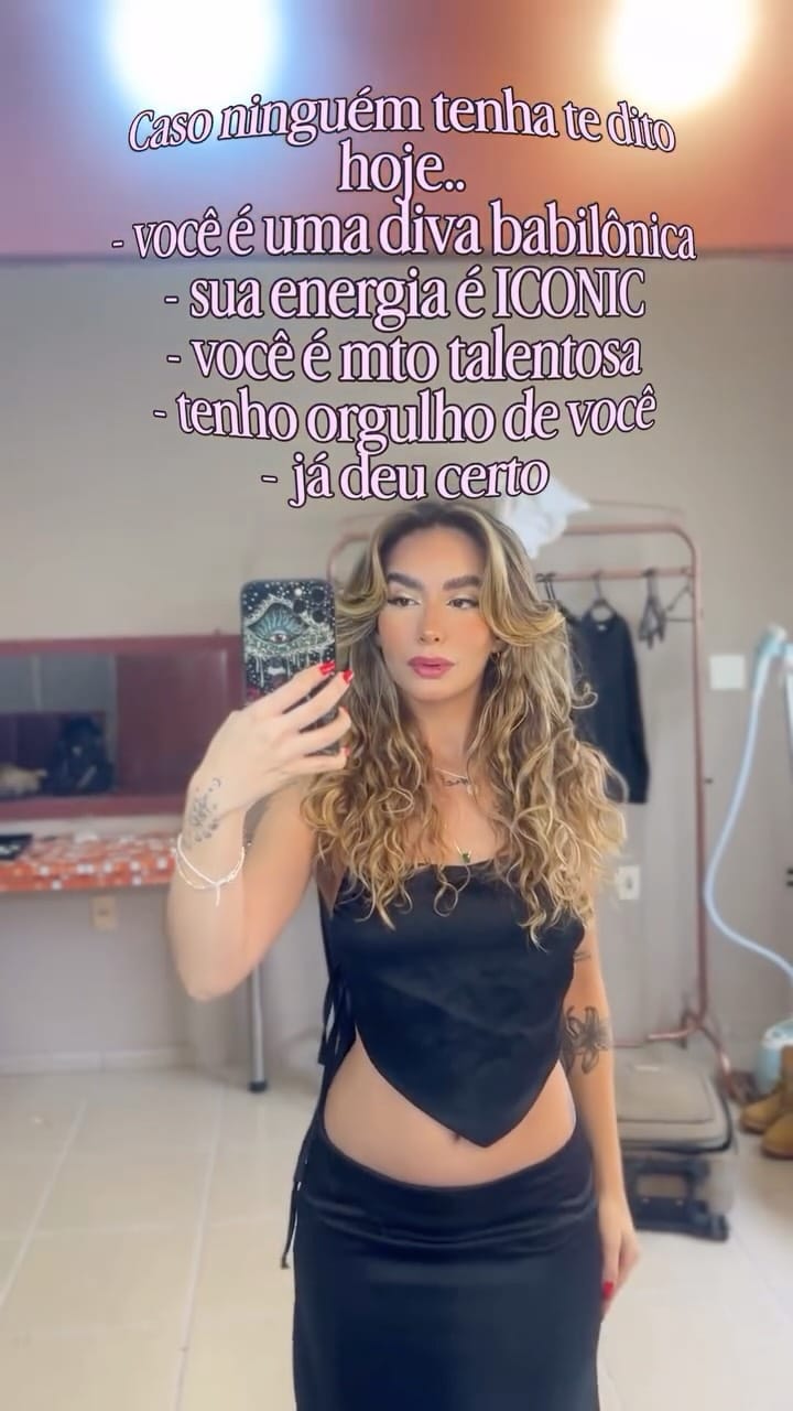 Post 6 by Déborah Melo on Instagram (video)