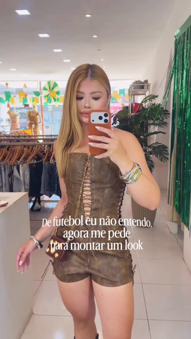 Post 2 by Ana Beatriz Regis | MODELO. on Instagram (video)