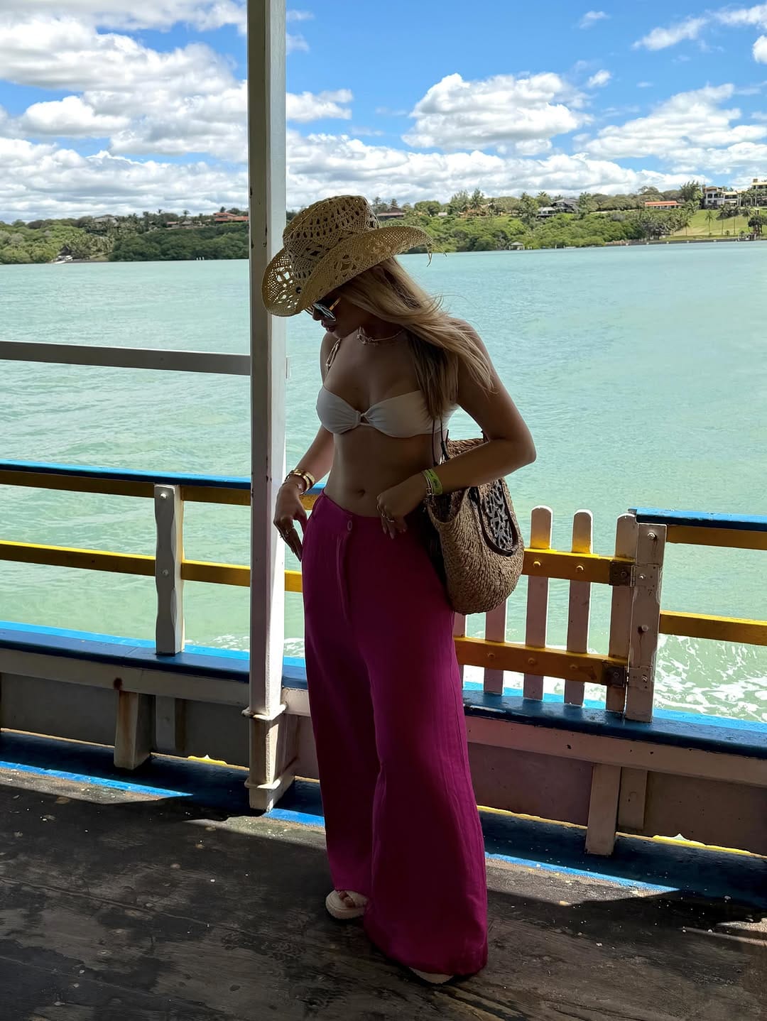 Post 6 by Ana Beatriz Regis | MODELO. on Instagram (carousel)