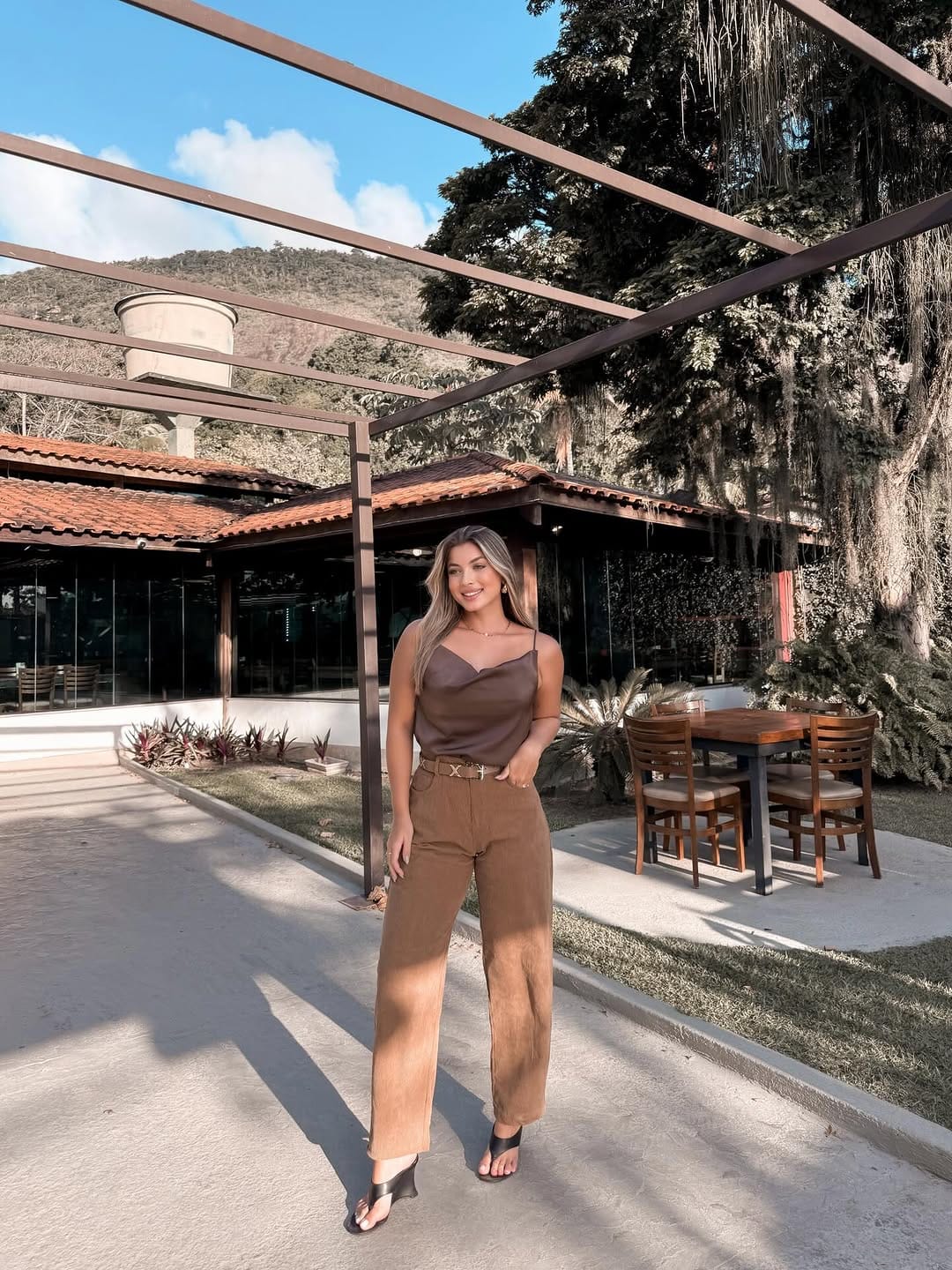 Post 10 by Carolina Albuquerque on Instagram (carousel)