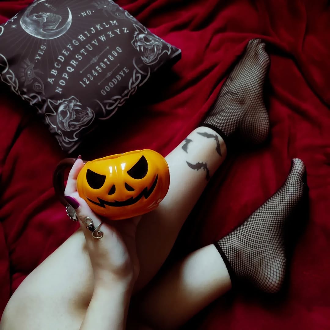 Post 10 by Thamy Moon 🌙 on Instagram (image)