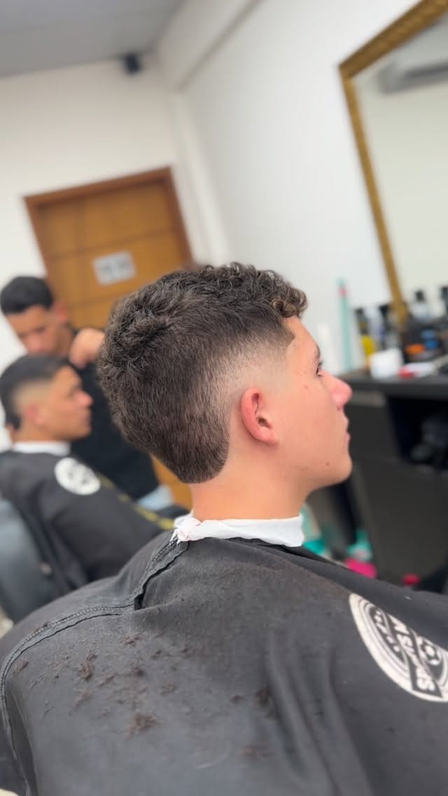 Post 2 by 💈𝑪𝒂𝒓𝒄𝒂'𝒔 𝑩𝒂𝒓𝒃𝒆𝒓 𝑺𝒉𝒐𝒑💈 on Instagram (video)