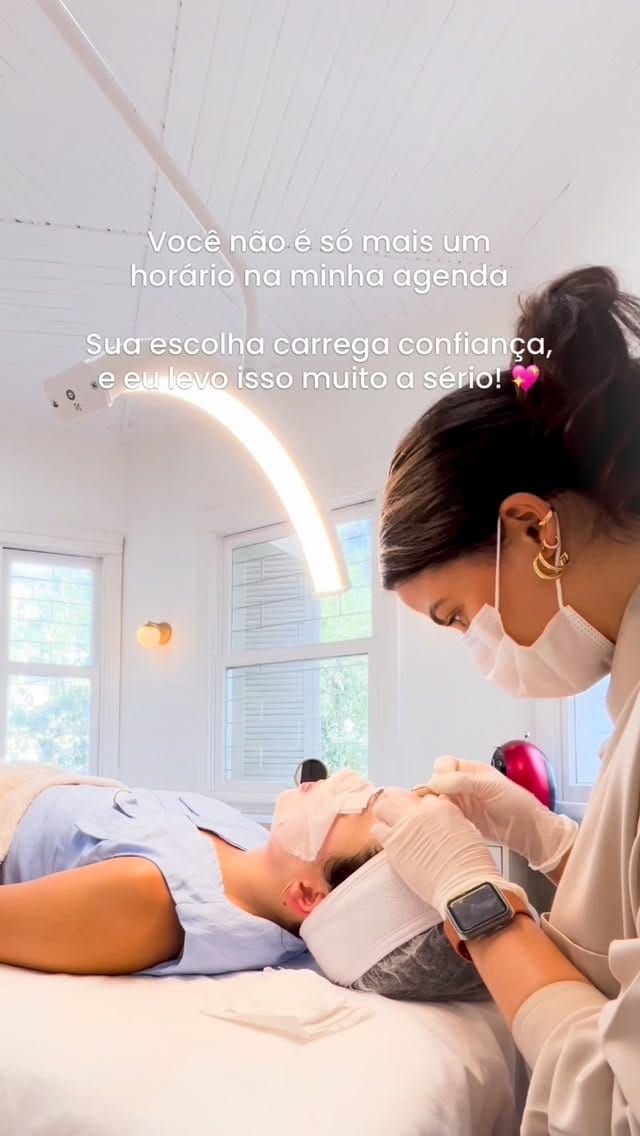 Post 7 by Adrian Freitas Estética on Instagram (video)