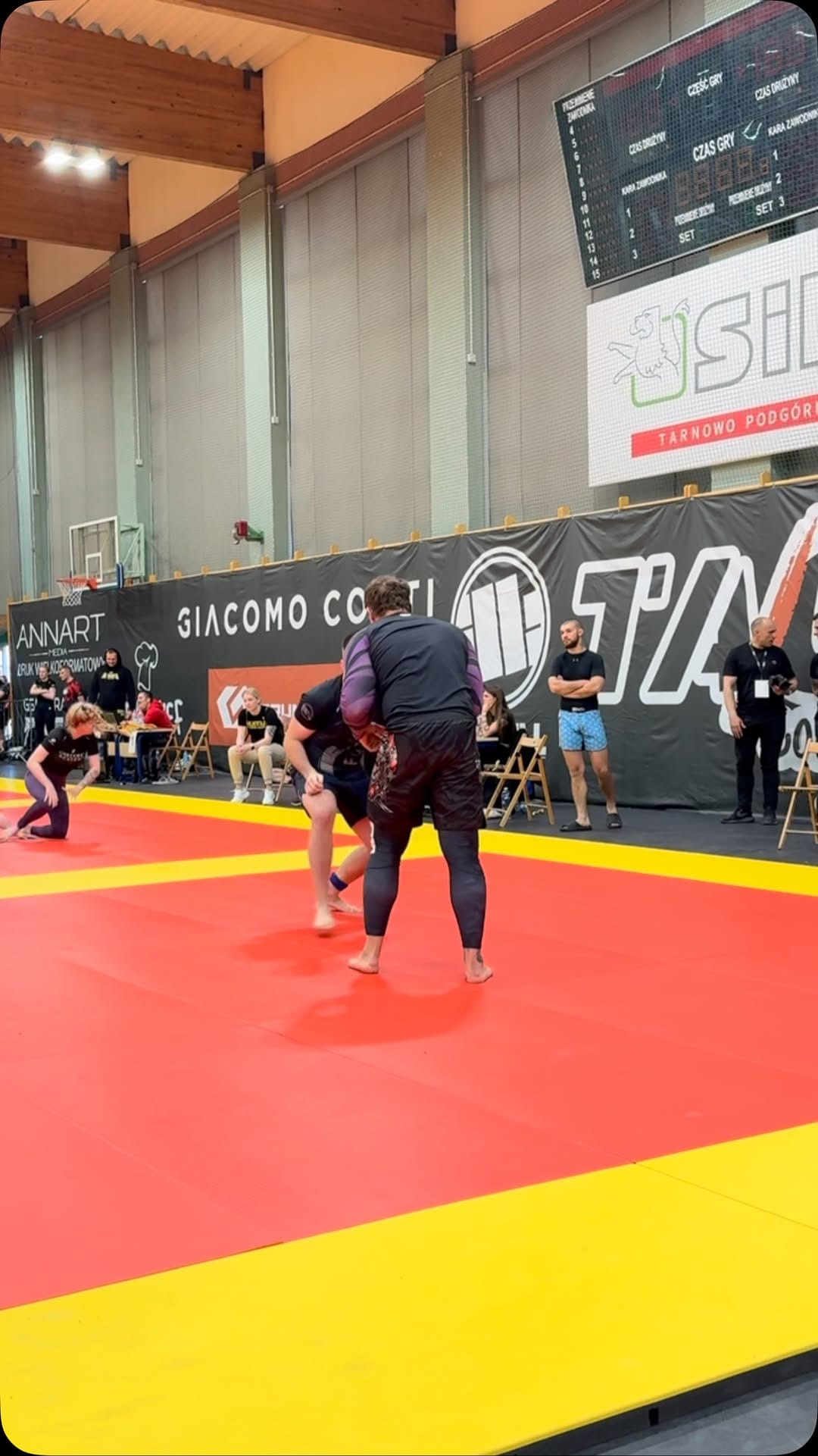 Post 3 by Rafał Zomkowski, Trener personalny Poznań on Instagram (video)