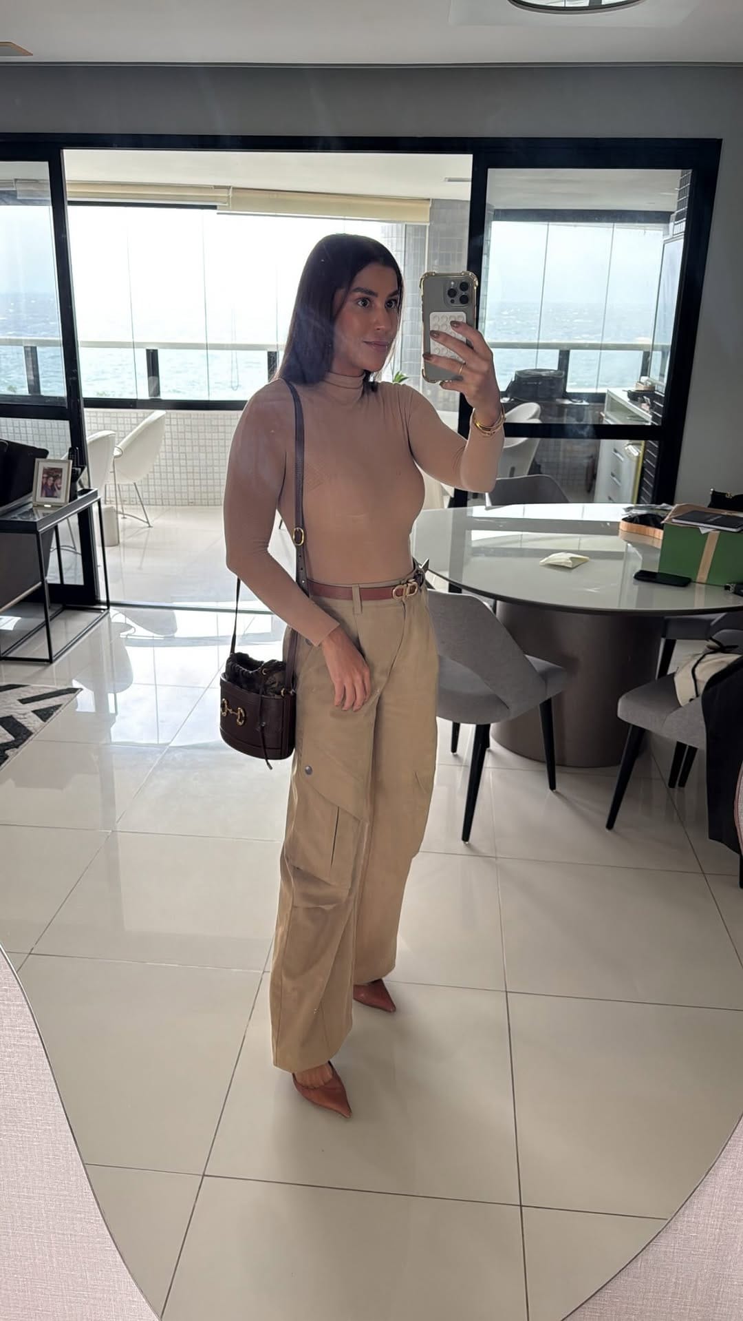 Post 1 by Larissa Actis - Harmonização Facial on Instagram (video)