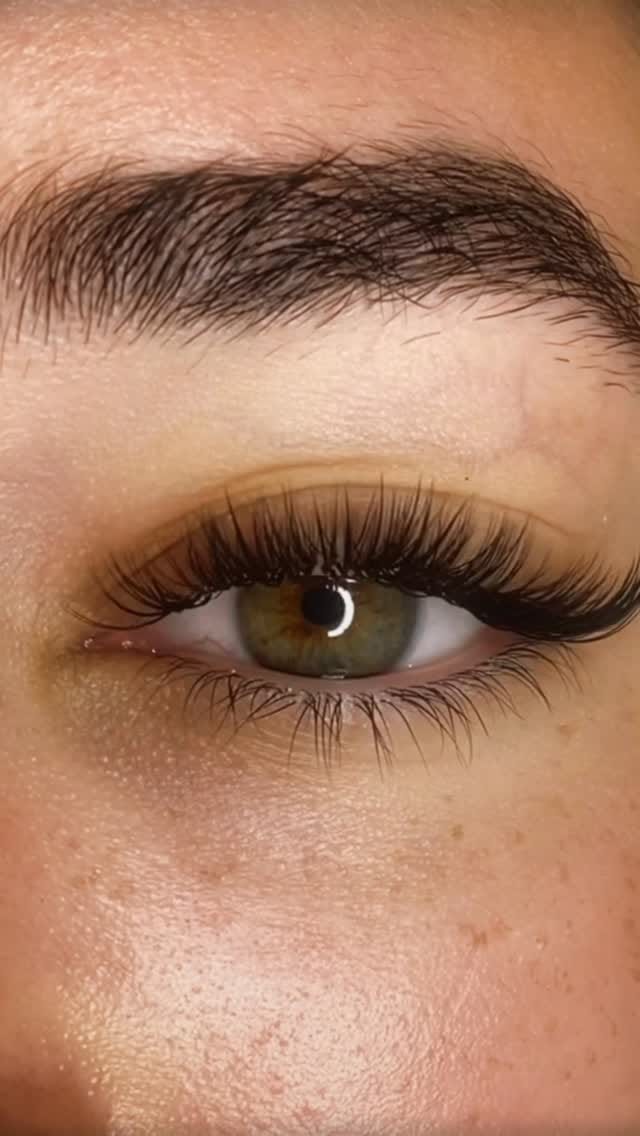 Post 1 by Adore Cílios | Extensão de Cílios Curitiba on Instagram (video)
