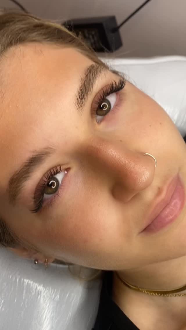 Post 3 by Adore Cílios | Extensão de Cílios Curitiba on Instagram (video)