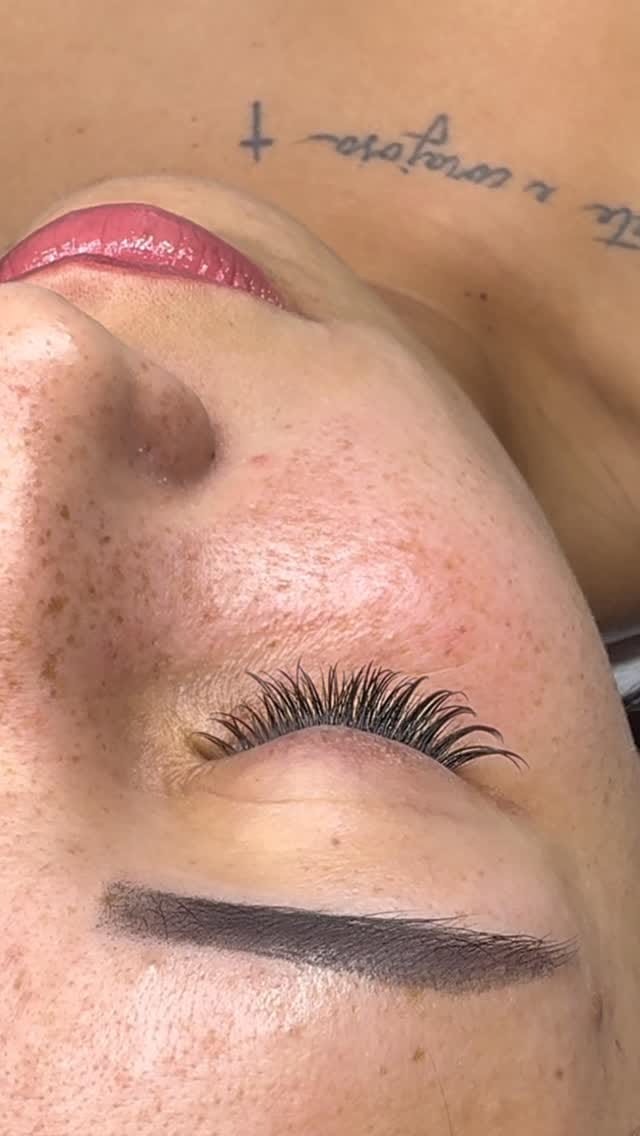 Post 8 by Adore Cílios | Extensão de Cílios Curitiba on Instagram (video)
