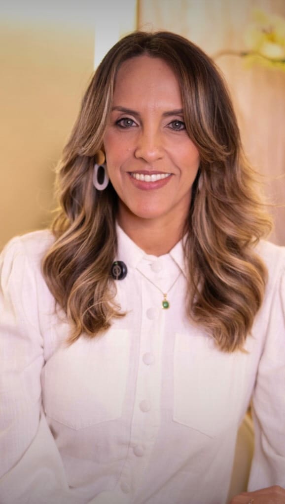 Post 8 by Kelly Taise Visagista on Instagram (video)