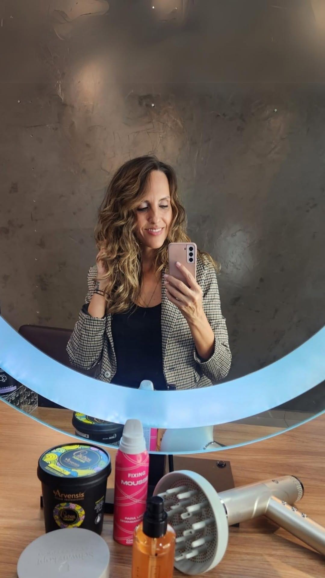 Post 10 by Kelly Taise Visagista on Instagram (video)