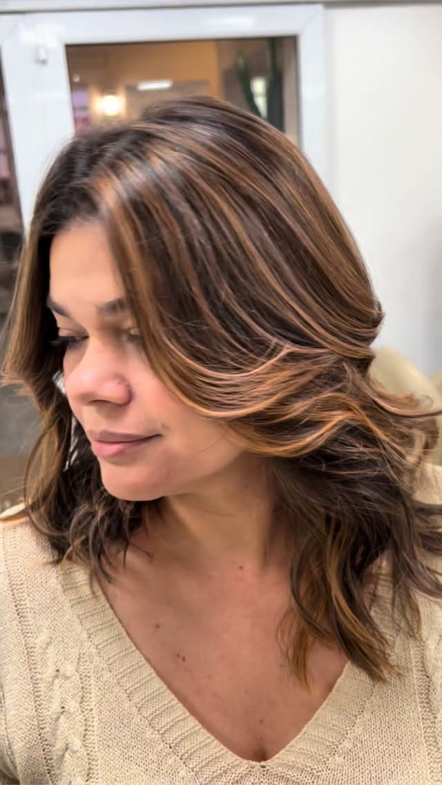 Post 1 by Kelly Taise Visagista on Instagram (video)