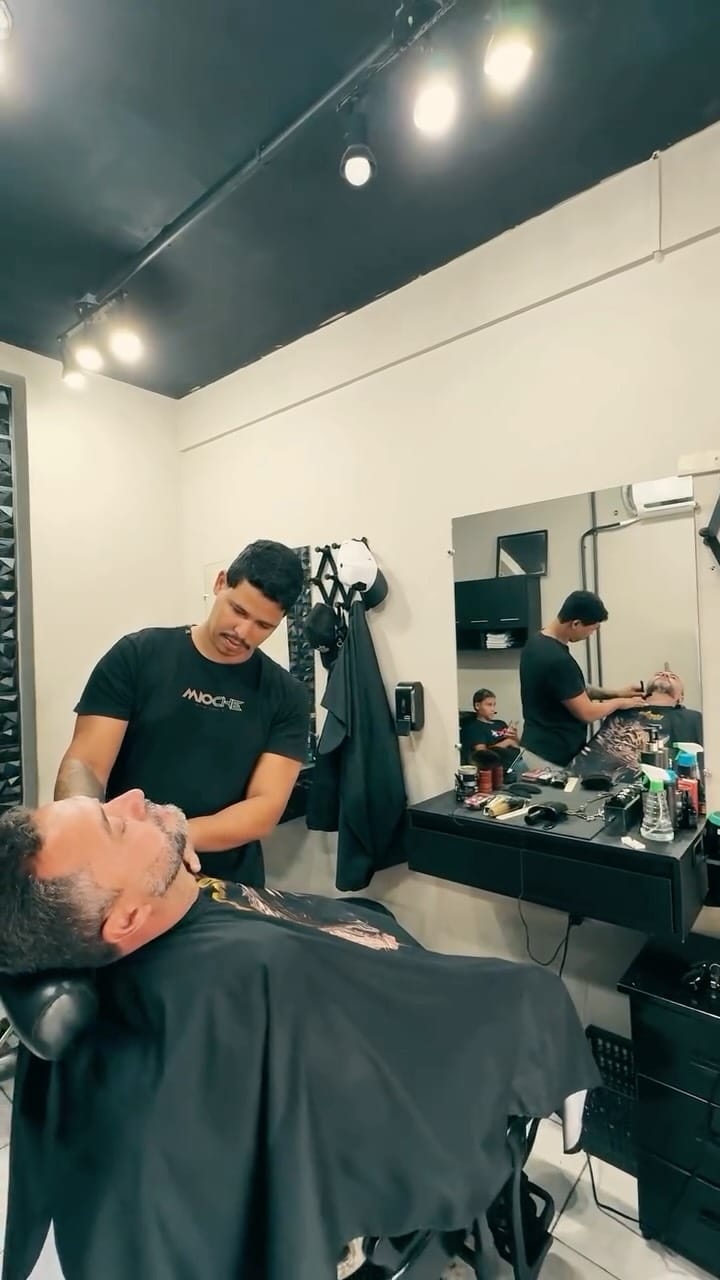 Post 3 by Barbeiro Do Grau on Instagram (video)
