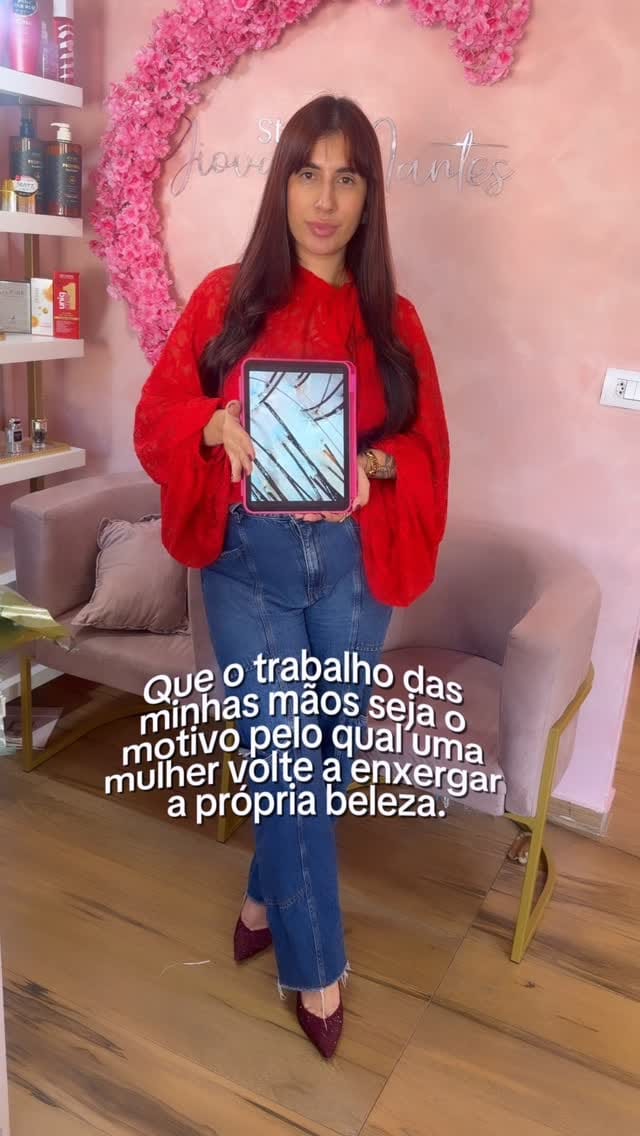 Post 2 by GIOVANA NANTES | TERAPEUTA CAPILAR E ESPECIALISTAS EM ALISAMENTO on Instagram (video)
