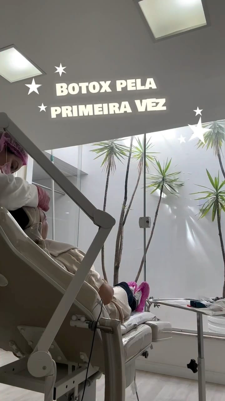 Post 5 by Larissa Pessoa | Estética facial on Instagram (video)