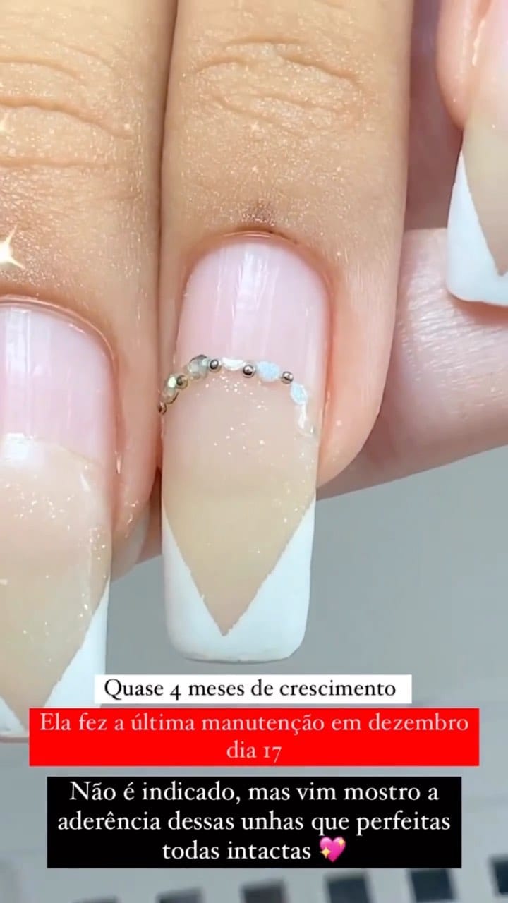 Post 9 by ADRIELLE OLIVEIRA | unhas de gel 👑 on Instagram (video)