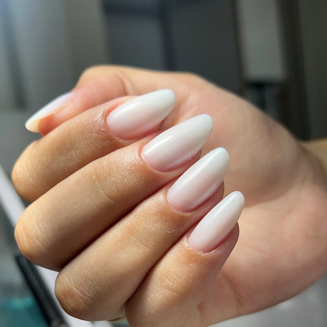 Post 3 by ADRIELLE OLIVEIRA | unhas de gel 👑 on Instagram (image)