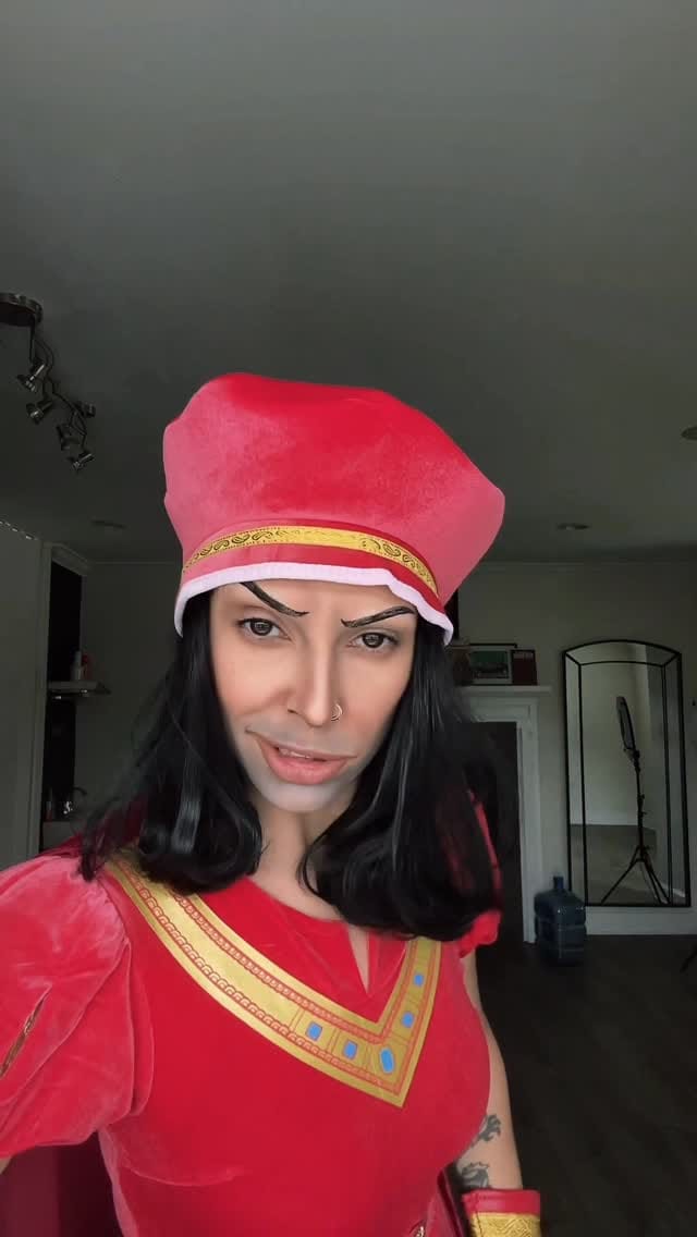 Post 5 by Ana Grisi | Blonde Edu on Instagram (video)