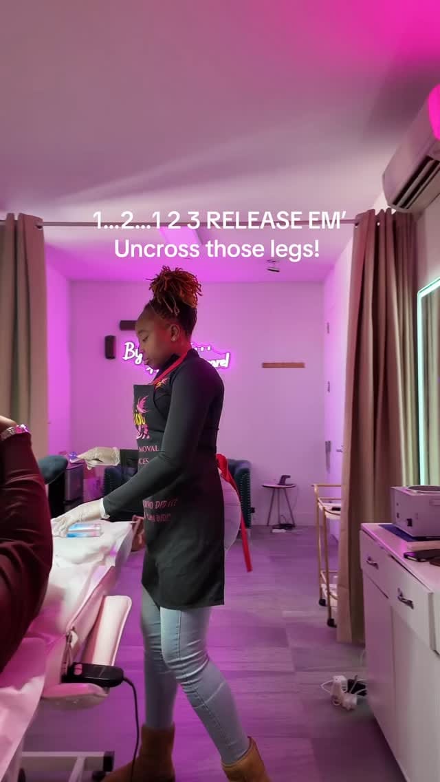 Post 10 by Chin Did it•Esthetician•Brooklyn Waxer on Instagram (video)