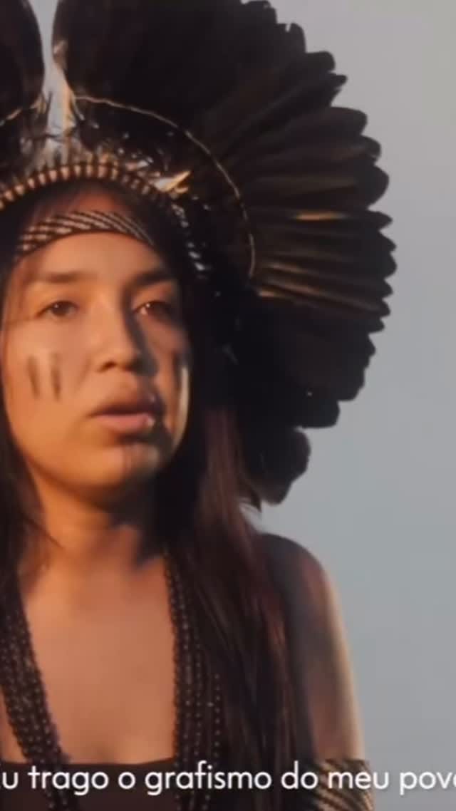 Post 4 by Camila Lee Crocodilo on Instagram (video)