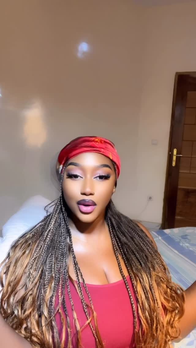 Post 6 by Amina_❤️ on Instagram (video)