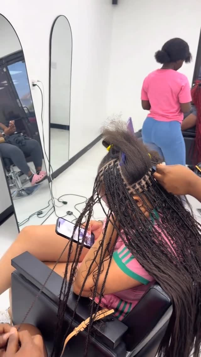 Post 1 by Indy Braider 💋 on Instagram (video)