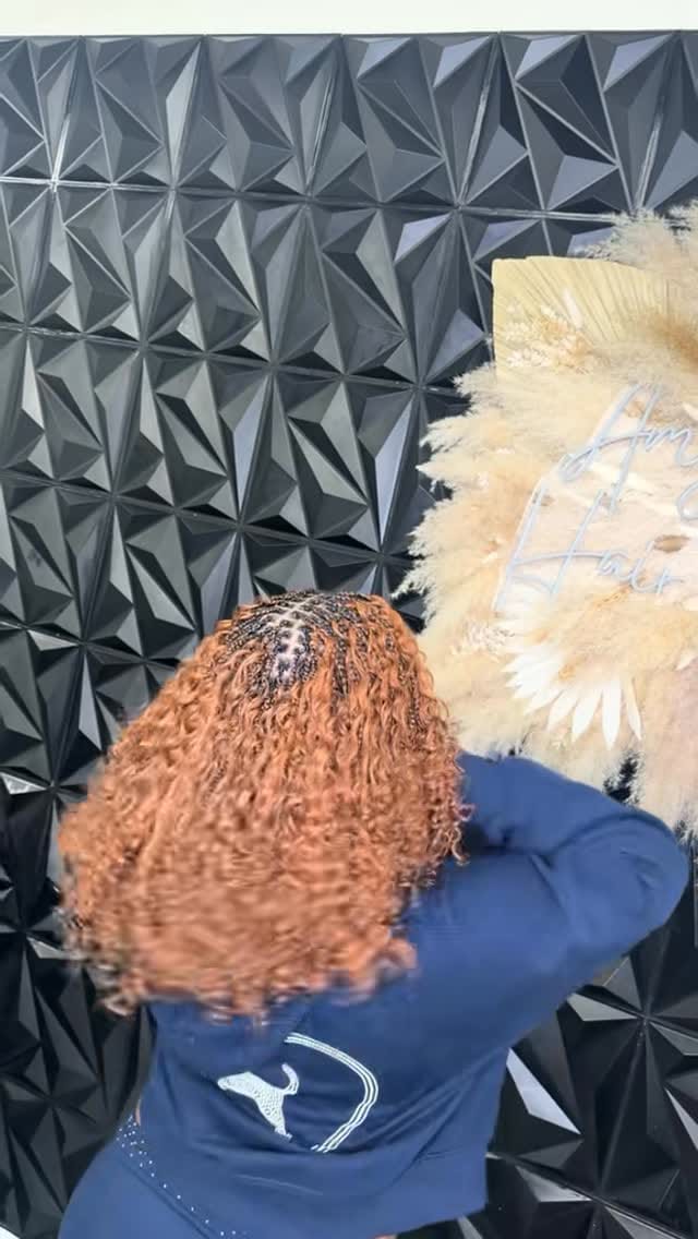 Post 3 by Indy Braider 💋 on Instagram (video)