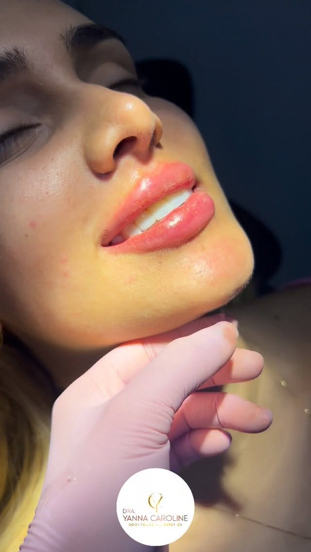 Post 10 by Yanna Caroline on Instagram (video)