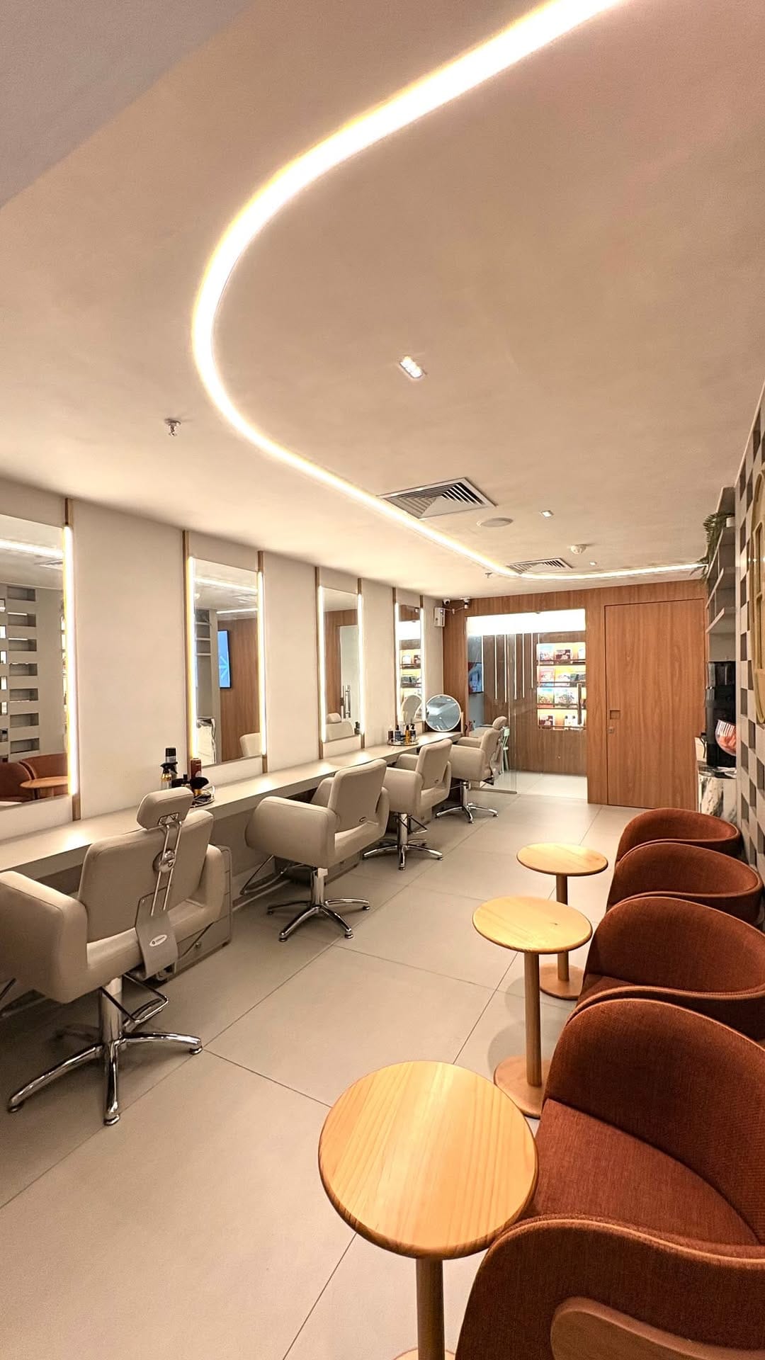 Post 7 by Elite Beauty Salon on Instagram (video)
