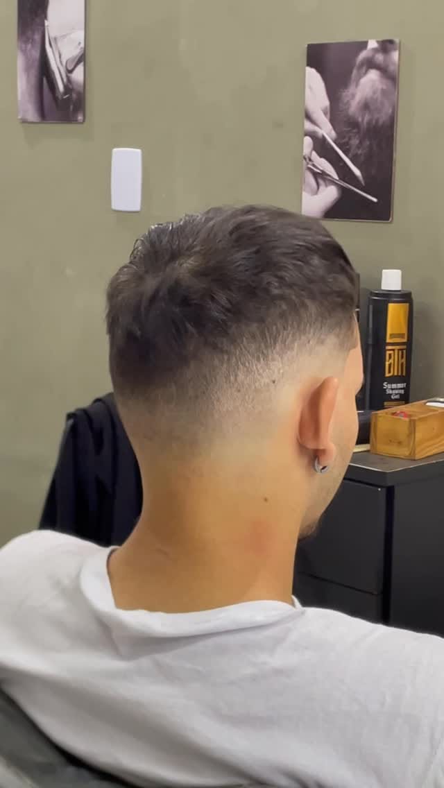 Post 6 by Lucas Maurício | Barbeiro & Visagista on Instagram (video)