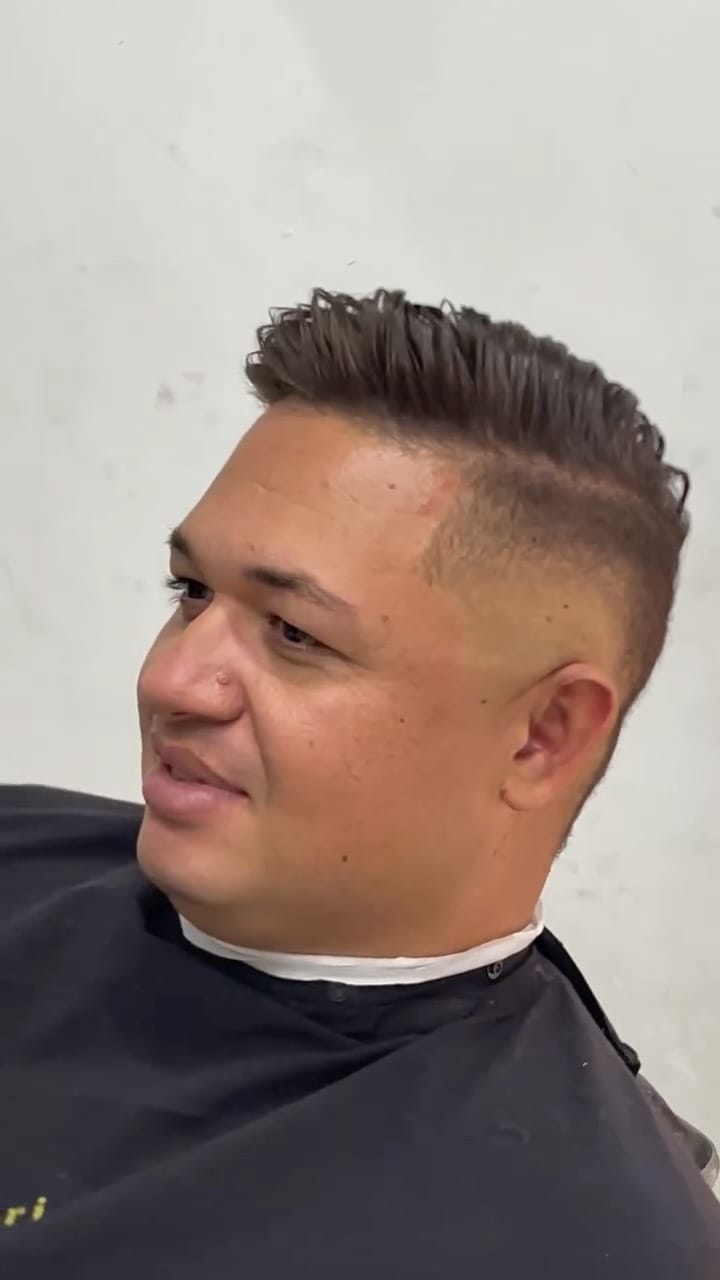 Post 2 by Lucas Maurício | Barbeiro & Visagista on Instagram (video)
