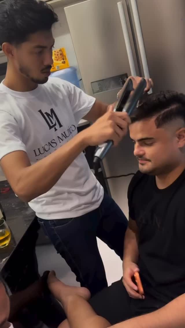Post 3 by Lucas Maurício | Barbeiro & Visagista on Instagram (video)