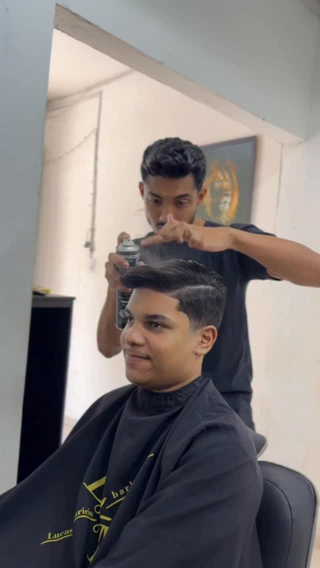 Post 1 by Lucas Maurício | Barbeiro & Visagista on Instagram (video)