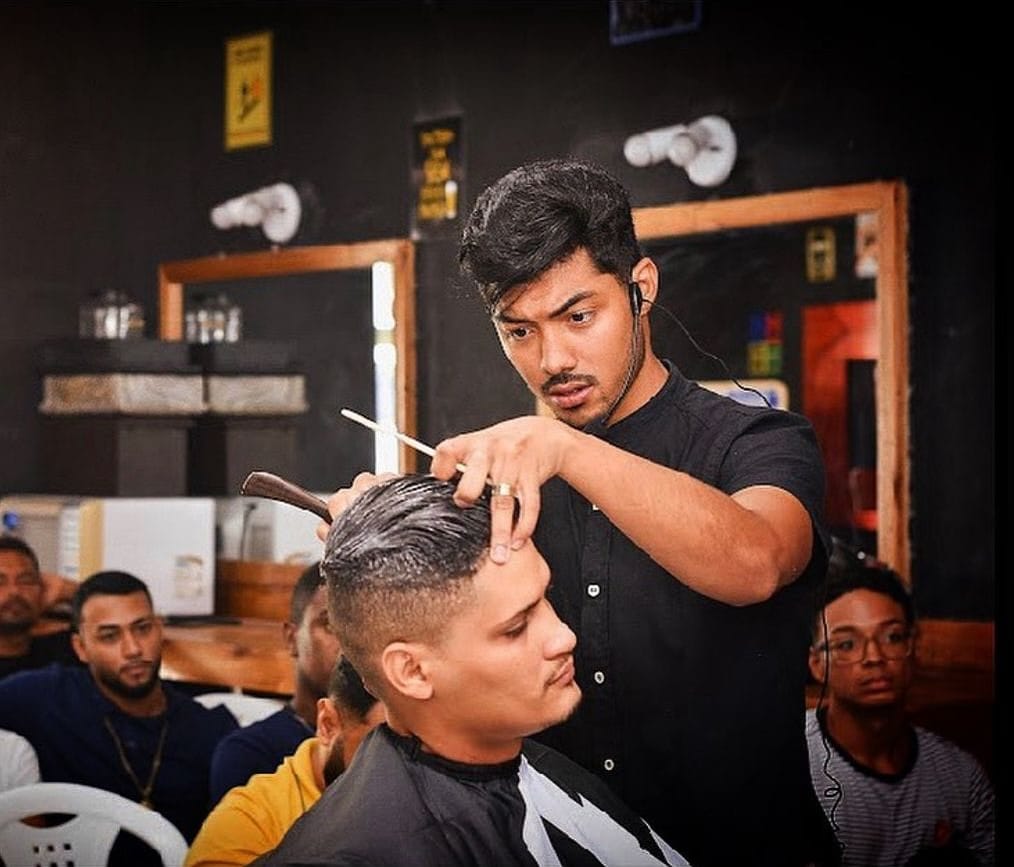 Post 8 by Lucas Maurício | Barbeiro & Visagista on Instagram (image)