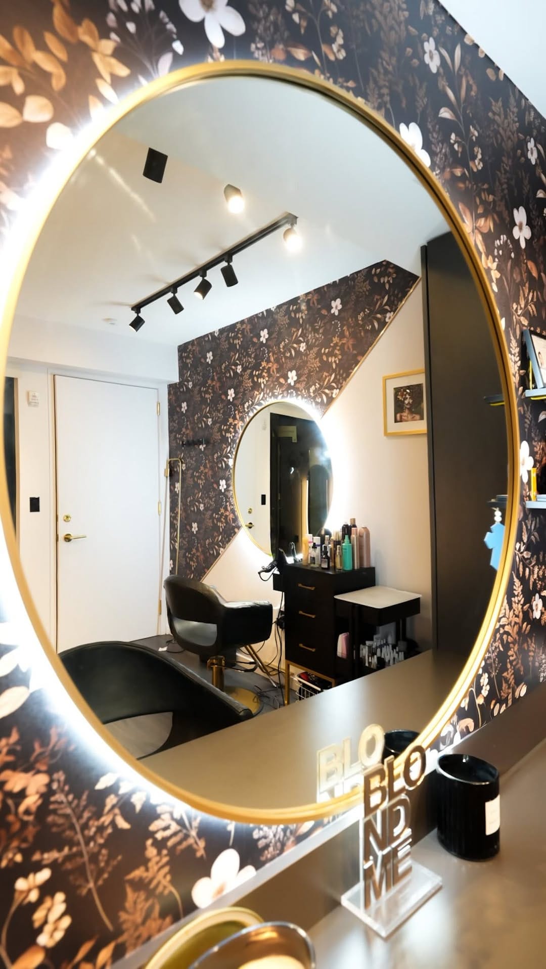 Post 10 by Daniele Pires - Hairstylist in New York on Instagram (video)