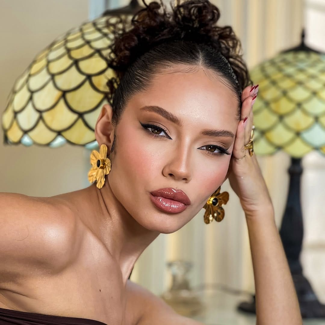 Post 8 by Samanta Virgolino | Maquiagem | Make | Penteado on Instagram (carousel)