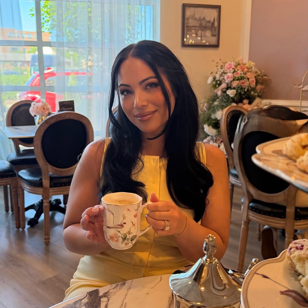 Post 1 by Facials, Waxing, Makeup Artist 🧚🏼‍♀️ on Instagram (carousel)