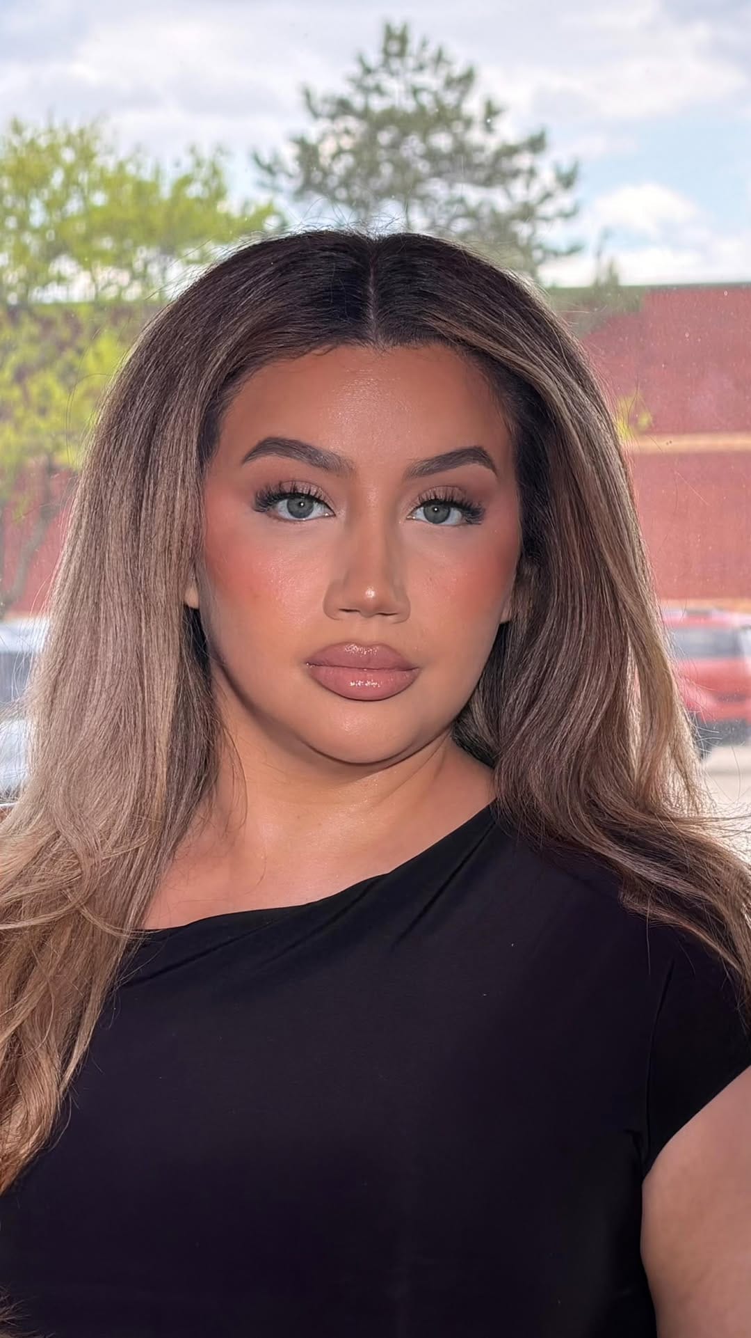 Post 5 by Facials, Waxing, Makeup Artist 🧚🏼‍♀️ on Instagram (video)